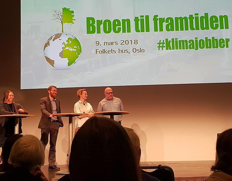 Panel: Ynvill Ofstad, Åsgeir Helland, Vigga Svensson, Anders Lennartsson.